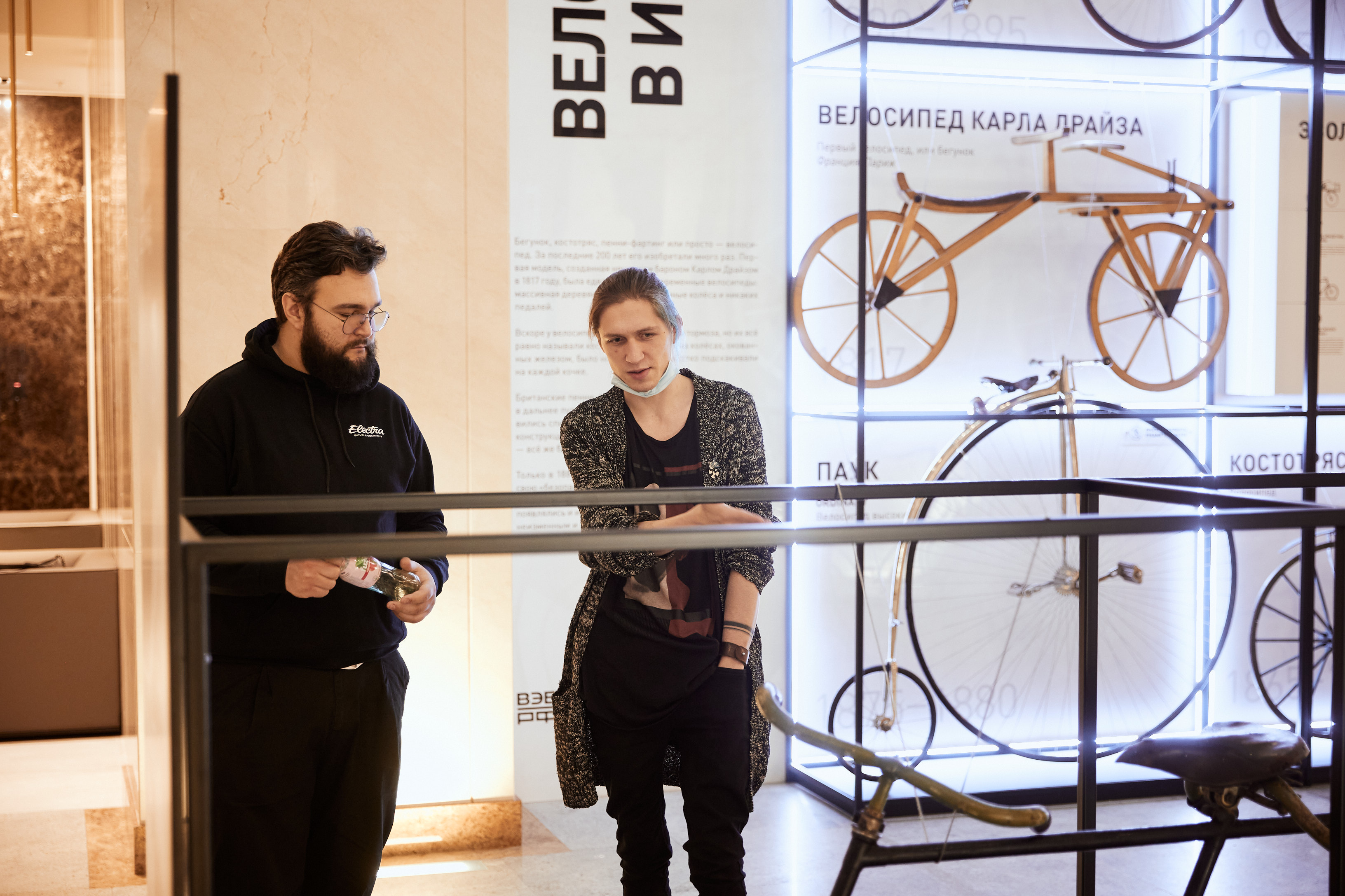 Bicycle in the City — image 12